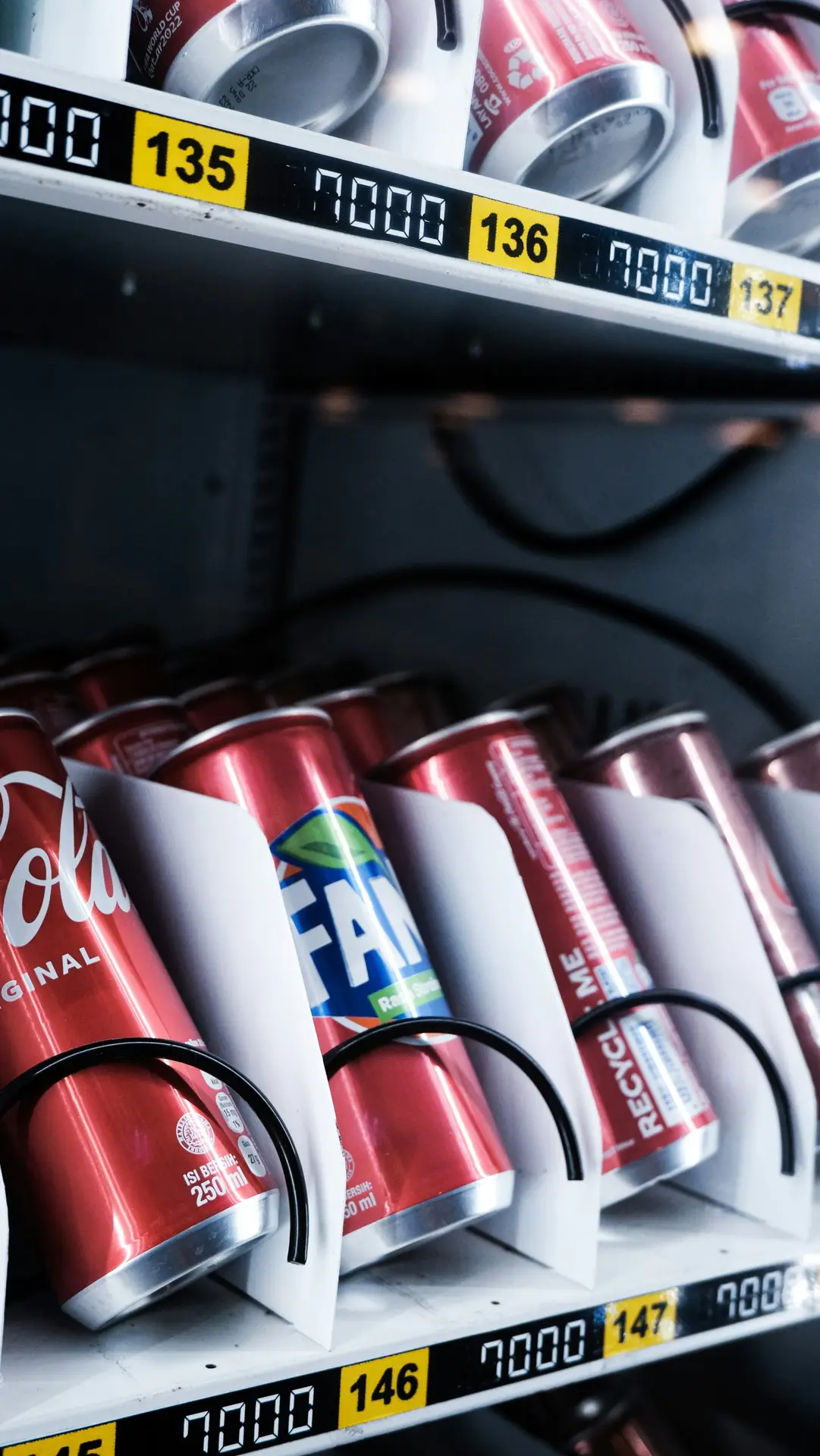 can drinks vending shelf